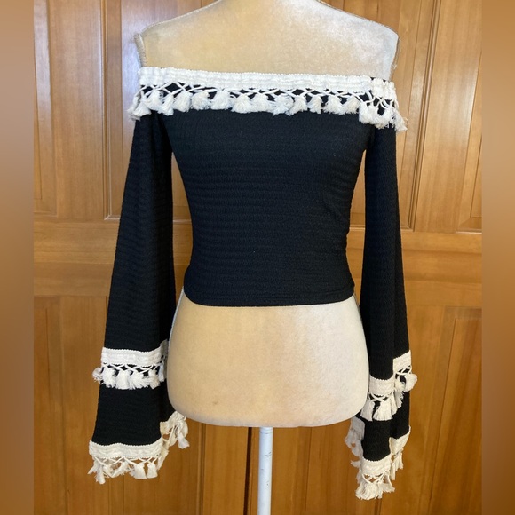 Off the Shoulder Flounce Style Sleeves - Picture 14 of 16